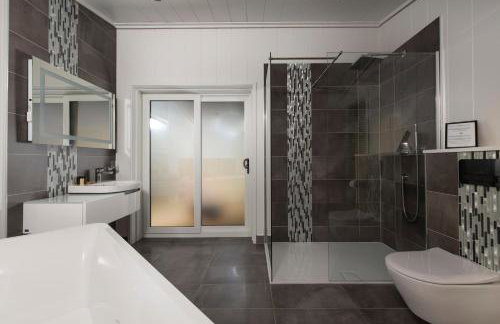 Charterhouse, Strawberryfield Park - Photo 21