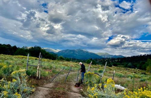 Studio Cabin Suite on Organic Farm Stay near Taos, New Mexico - Foto 46