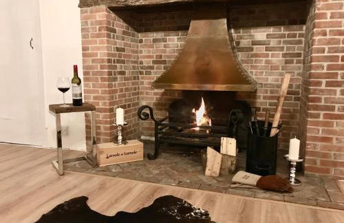 Farmhouse Retreat with Hot Tub, Pool, Horses, Games Room, Free Car Park, Only 45 min from Oxford Circus - Foto 79