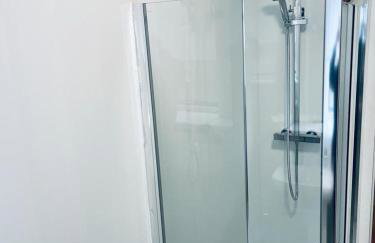 Modern 2 Bedroom Apartment With Free Parking - Foto 13