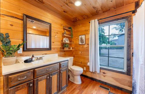 Big Time Hill Cabin with an indoor pool hot tub & great views - Foto 15