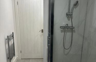 Epsom High Street Apartment 2 - Photo 6