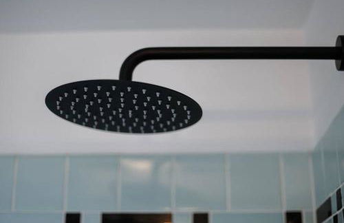 End Zone Escape-Light and Bright HOF Village Home - Foto 35