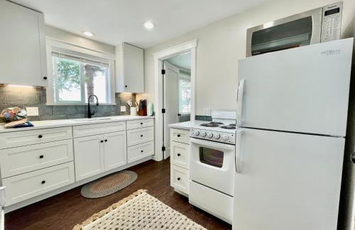 Puget Sound Chic Romantic Cottage with Private Beach Access & Gated Entry - Foto 20