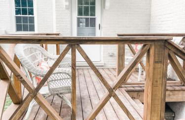 Cozy 2BR Apt w KING in historic dist. 1mi to sq. - Foto 10