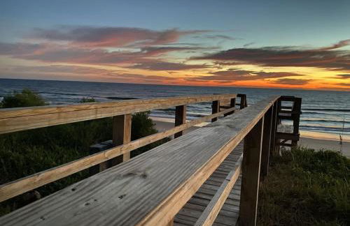 Flagler Beach Ocean Front Villa w/ Lg. In ground Pool-5-6Br/4Bth& attached apt - Photo 45