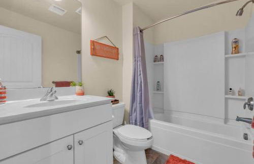 Rooftop Townhouse with 360 Views and Free Parking - Foto 41