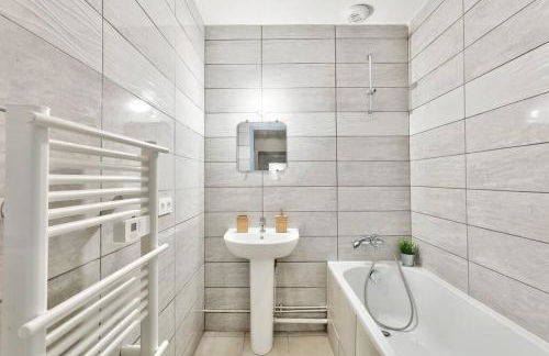 Parking Gratuit - 15mn Paris - 5mn à pied Gare Epinay Villetaneuse - Terrasse - Jardin - De 1 à 10 personnes - Stade de France - Casino d'Enghien - Hippodrome, Université - Foto 14