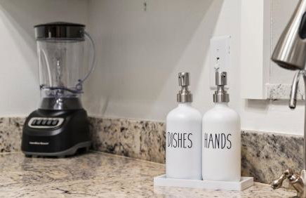 Sunny 3BR Oasis with Water View and Beach Gear Near Siesta - Foto 12