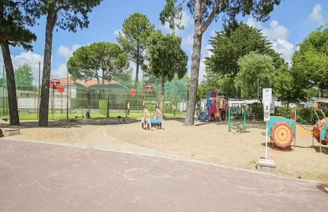 Holiday Home in Saint Jean de Monts With Jacuzzi - Photo 30