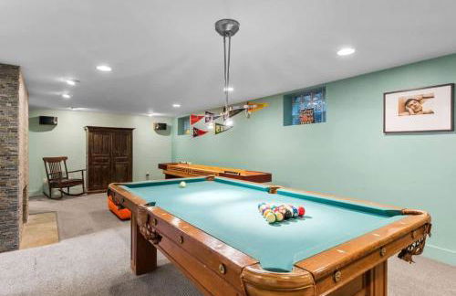 Mid Century Beauty with Huge Sunny Porch - Foto 17