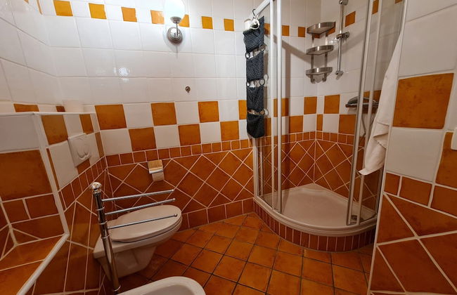 Beautiful Apartment With Balcony - Photo 15