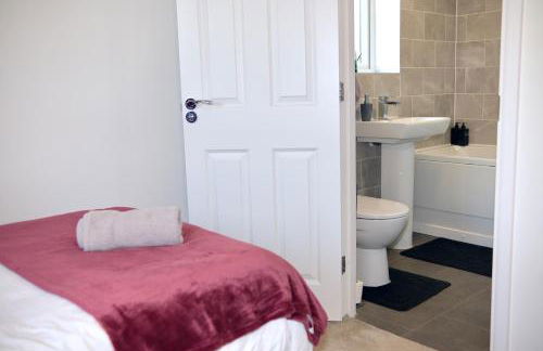 Modern house in City Centre with private parking and gated property - Foto 39