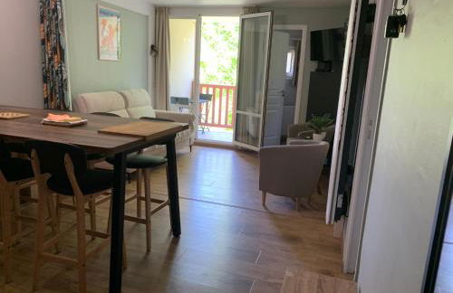 À COTÉ DE LA BAIE DE CANCHE-Appt 4pers-Linge compris-Lits faits-1CHB 1 lit double-1CABINE 1 lit superposé-2SDB-piscine-parking-boulodrome-tennis - Foto 9