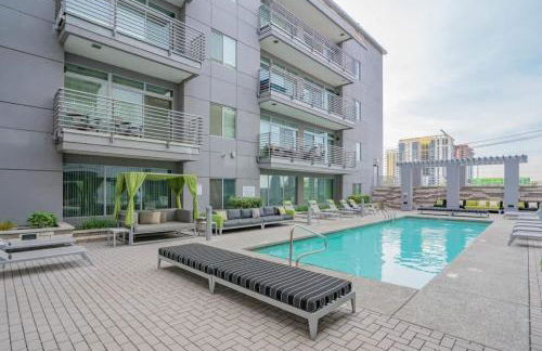 Modern 2BD DT - Balcony, Gym, W-D, Parking - Sleeps 8 - Photo 7