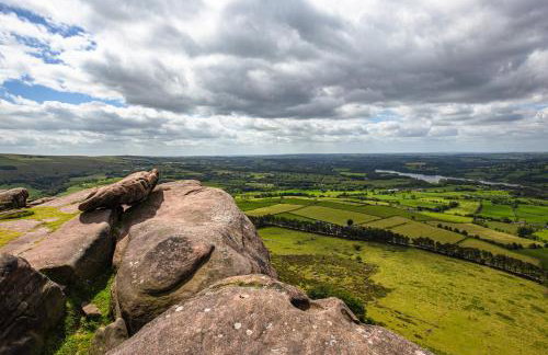 The Old Pumphouse Shepherds Hut with Hot Tub - Photo 42