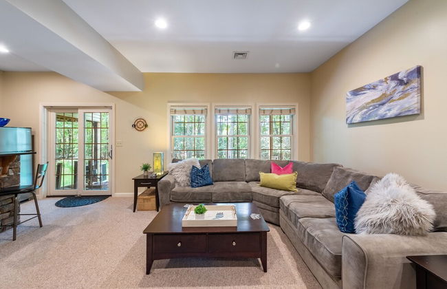 Highland Hideaway by Avantstay Group Poconos Retreat w Patio Game Room - Foto 16