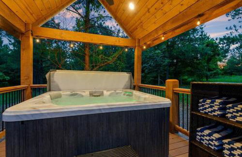Luxury Winter Cabin! Hot Tub - Fire Pit - Decks - Game Room - Foto 39