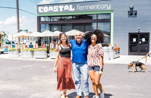 Breakfast at Tiffanys Downtown Newport News - Foto 34