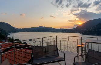 DN ART ROYALE - APT D first floor with lake view terrace and hot tub - APT N ground floor with internal whirpool - Foto 16