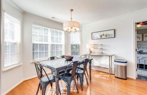 Game Room Fenced backyard Sleeps 10 Fire Pit - Photo 13