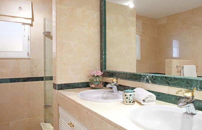 Charming Apartment With Pool - Photo 20