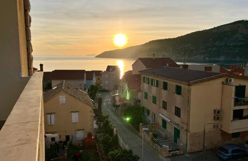 Newly Refurbished Komiza Haven - Photo 22