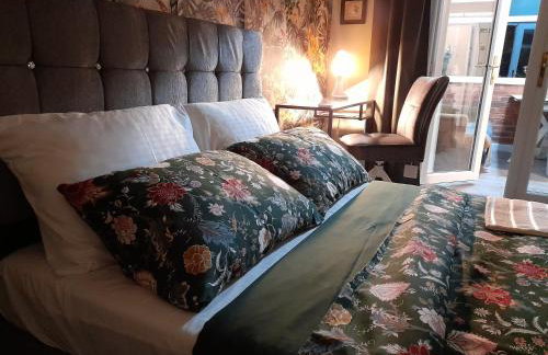 Cosy and Private with 55"TV and Dedicated Toilet Shower Space - Foto 11