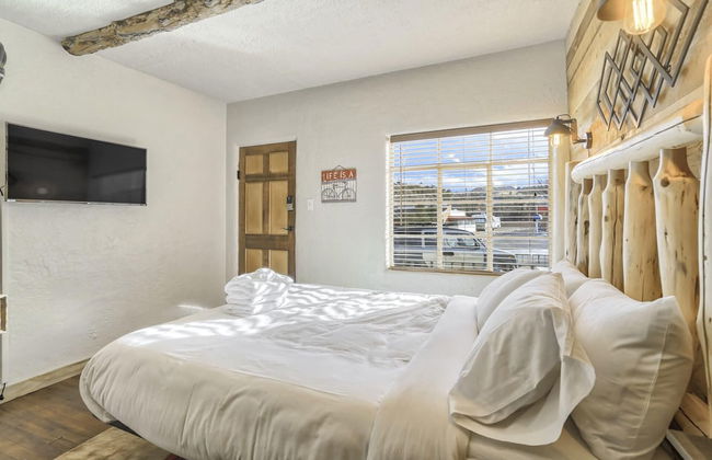 1BD Suitenear Old Colorado City & Hiking!dogs Welcome! - Photo 2