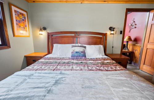 Relaxing Pocono Stay Near Lake with Hot Tub & BBQ - Foto 28