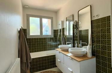 Light-Filled House With Pool In Petit Piquey - Photo 14