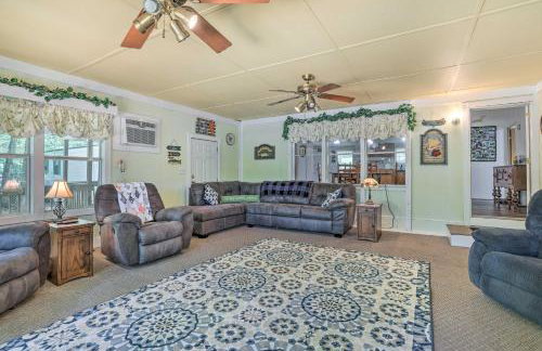 Waterfront Sparta Gem with Fire Pit and Kayak! - Foto 6