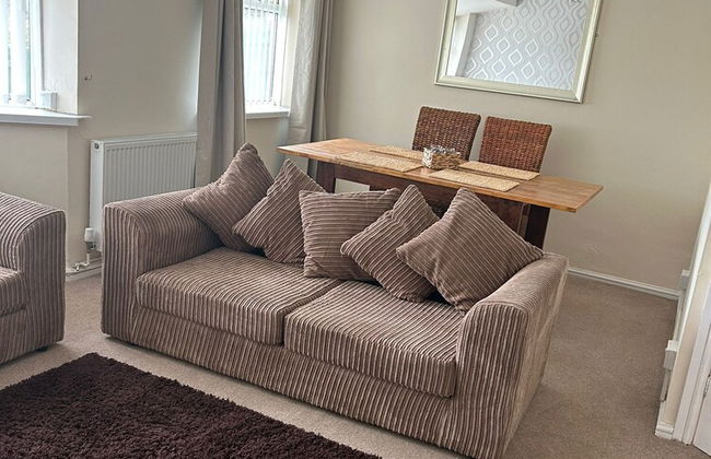 Crynallt Road Apartment - Neath - Photo 7