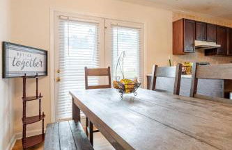 Great 4BR Home Near Emerald Pointe & Downtown - Foto 36