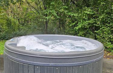 Oak Tree Lodge with Hot Tub near Alton Towers - Foto 34