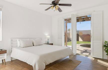 Desert Oasis w Pool Spa BBQ Outdoor Dining Under the Palms Calle Tolosa by AvantStay - Foto 27