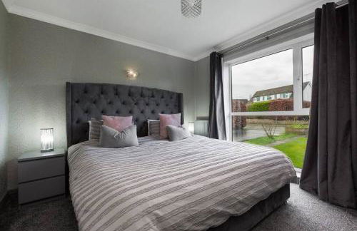 City home with parking and garden- pet friendly - Photo 12