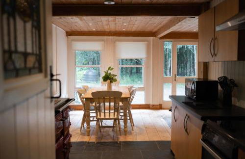 Lilly Lodge; nestled within the forest. - Foto 33