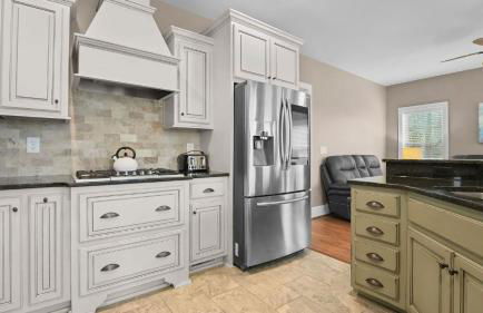 Sleeps 22, Lakefront w/ Private Dock & Pool, 2 Houses Lake Living by Avantstay - Foto 134