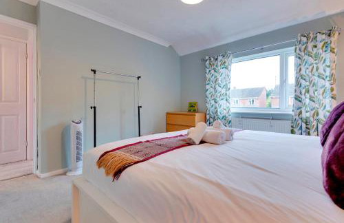 Pass the Keys Spacious and modern house with Free Parking - Photo 30