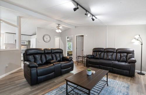 New! 2 Homes-Firepit, Hot Tub, Huge Yard and Dock - Foto 4