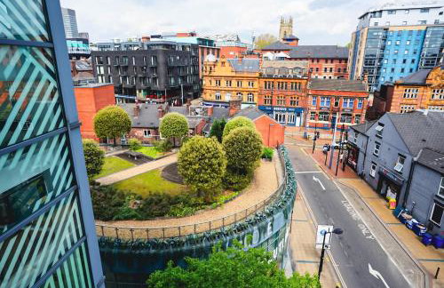 Stylish 2-Bed Apartment, Free Parking, Walk to Hospital & Uni - Foto 45