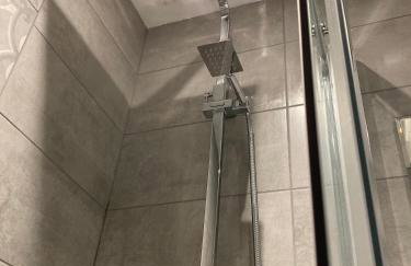 Central Sheffield 3BED 3BATH IV Pent-Apartment - Photo 45