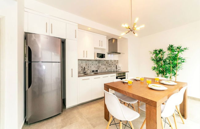 Comfortable, Spacious Penthouse- 2 Bedrooms- 7 People - Photo 1