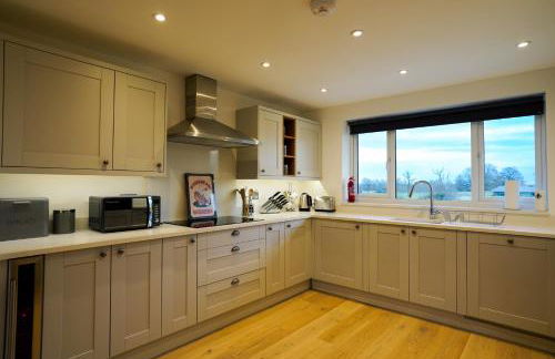 Starlight Lodge - 4 bedroom Barn with Hot Tub! - Foto 61