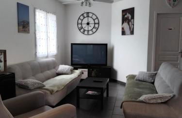 Maison spacieuse avec piscine et jardin - Foto 7