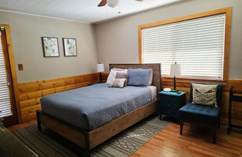 Bear Escapes II Affordable Luxury Cabin - Foto 8