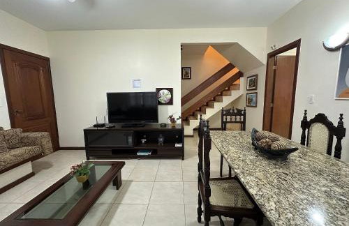 Casarão com quintal na quadra da praia | ROCM1217 - Foto 8