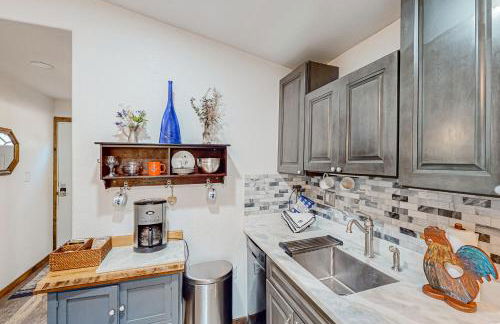 1BR Dog-Friendly Lakefront Cabin with Canoes - Foto 10