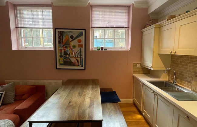 Chic Victorian Flat in Private Estate - Mile End! - Foto 21